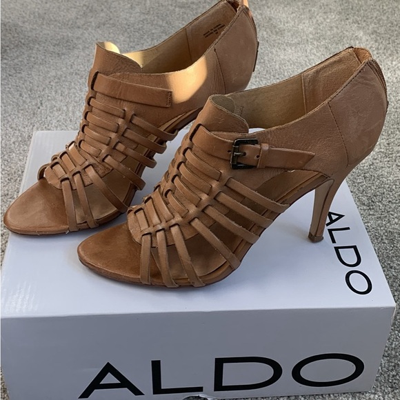 TanLeather Heels - Picture 2 of 7